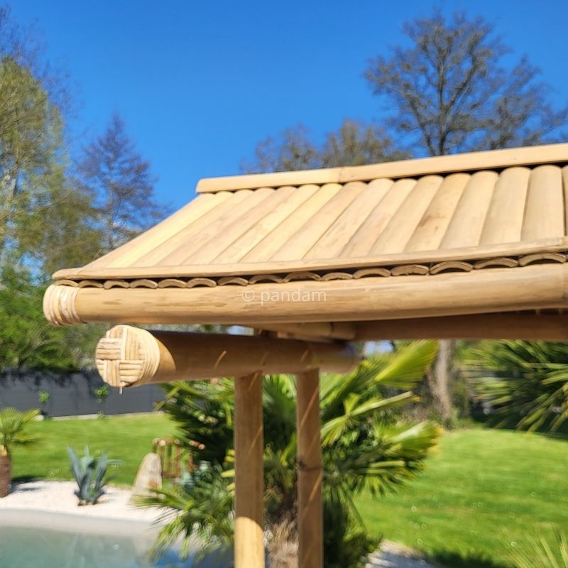 Toit du bar en bambou